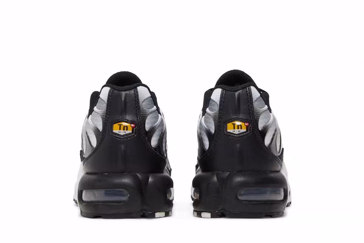 Nike Air Max Plus Black Metallic Silver, view 7
