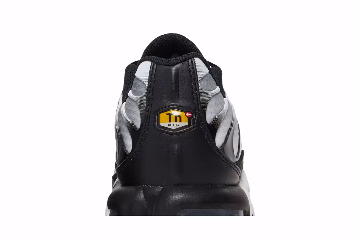 Nike Air Max Plus Black Metallic Silver, view 8