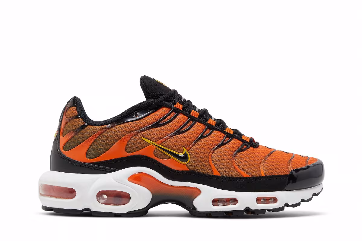 Nike Air Max Plus Safety Orange Black, view 2