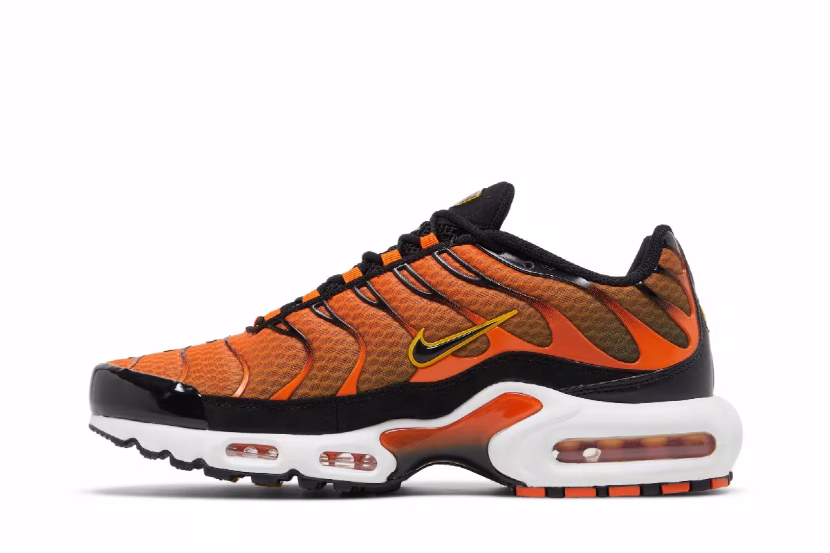Nike Air Max Plus Safety Orange Black, view 4