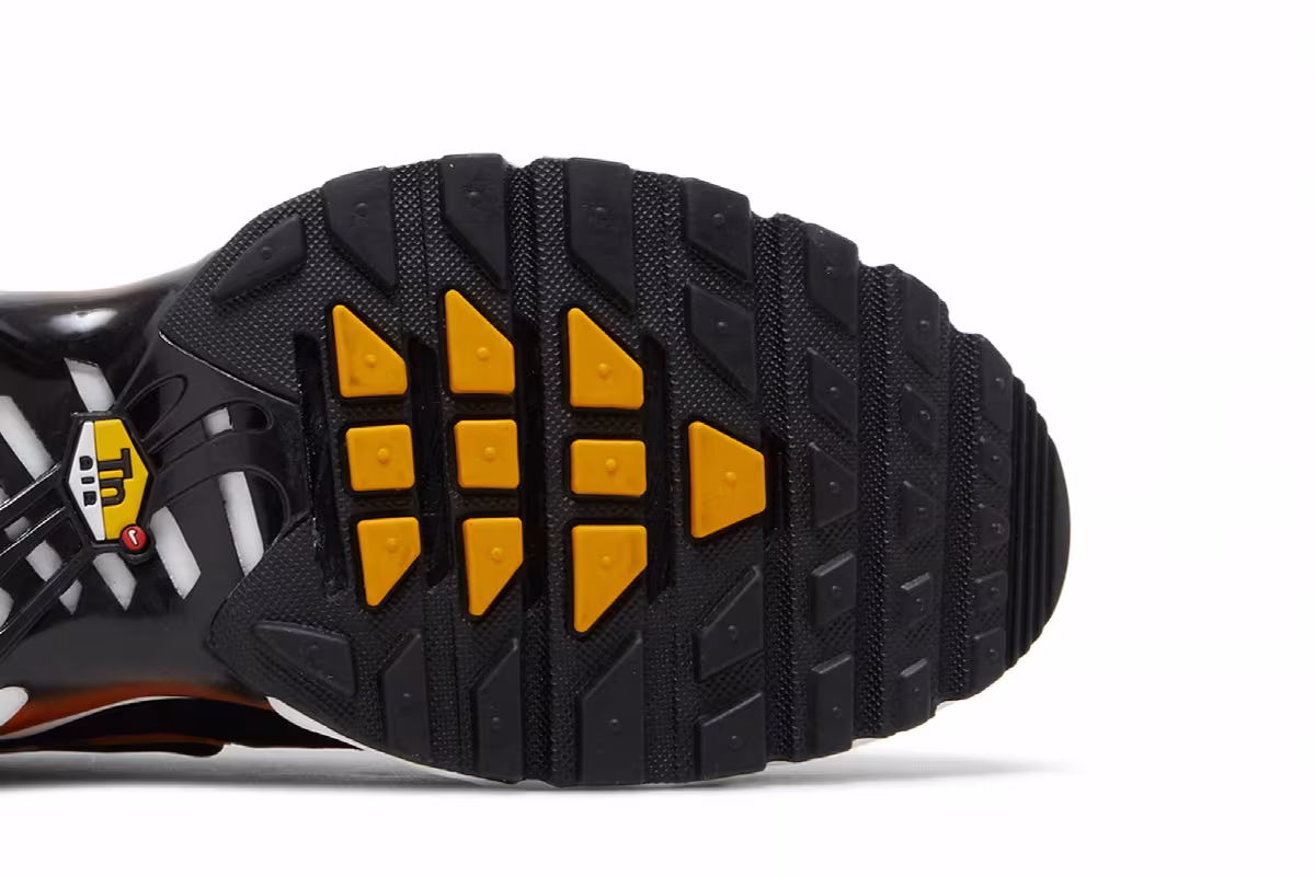 Nike Air Max Plus Safety Orange Black, view 6