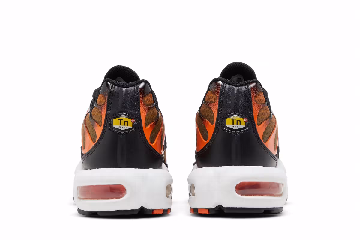 Nike Air Max Plus Safety Orange Black, view 7