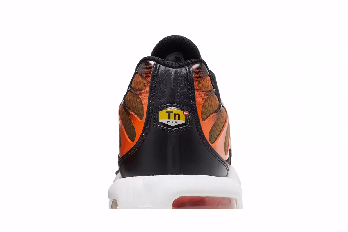 Nike Air Max Plus Safety Orange Black, view 8