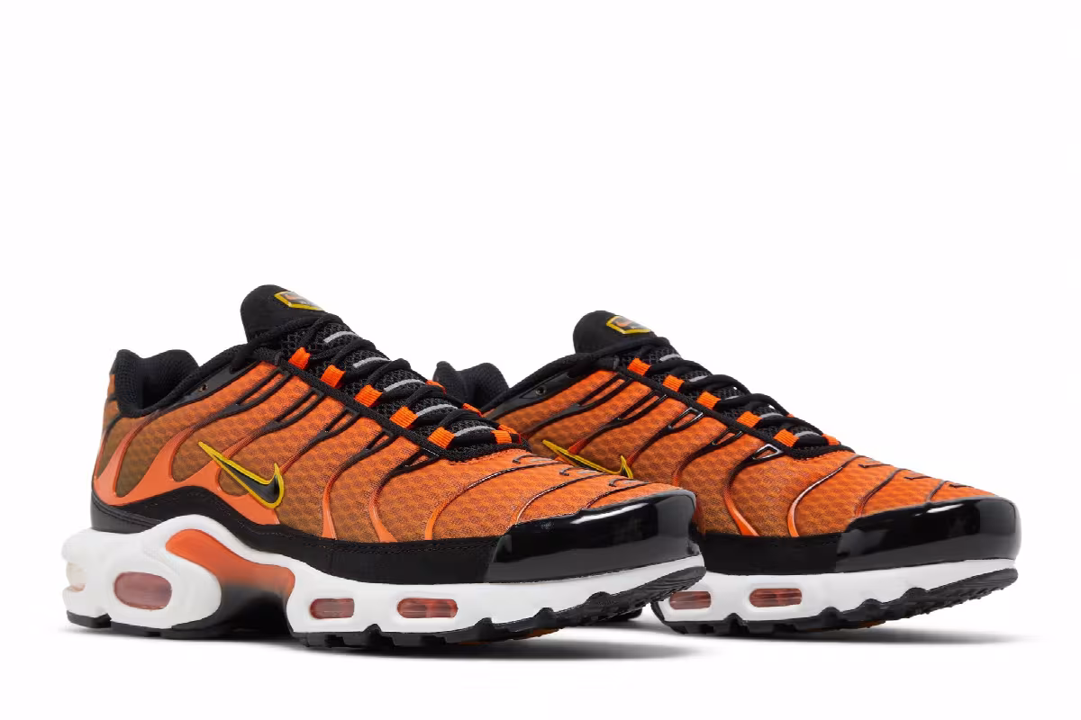 Nike Air Max Plus Safety Orange Black, view 9