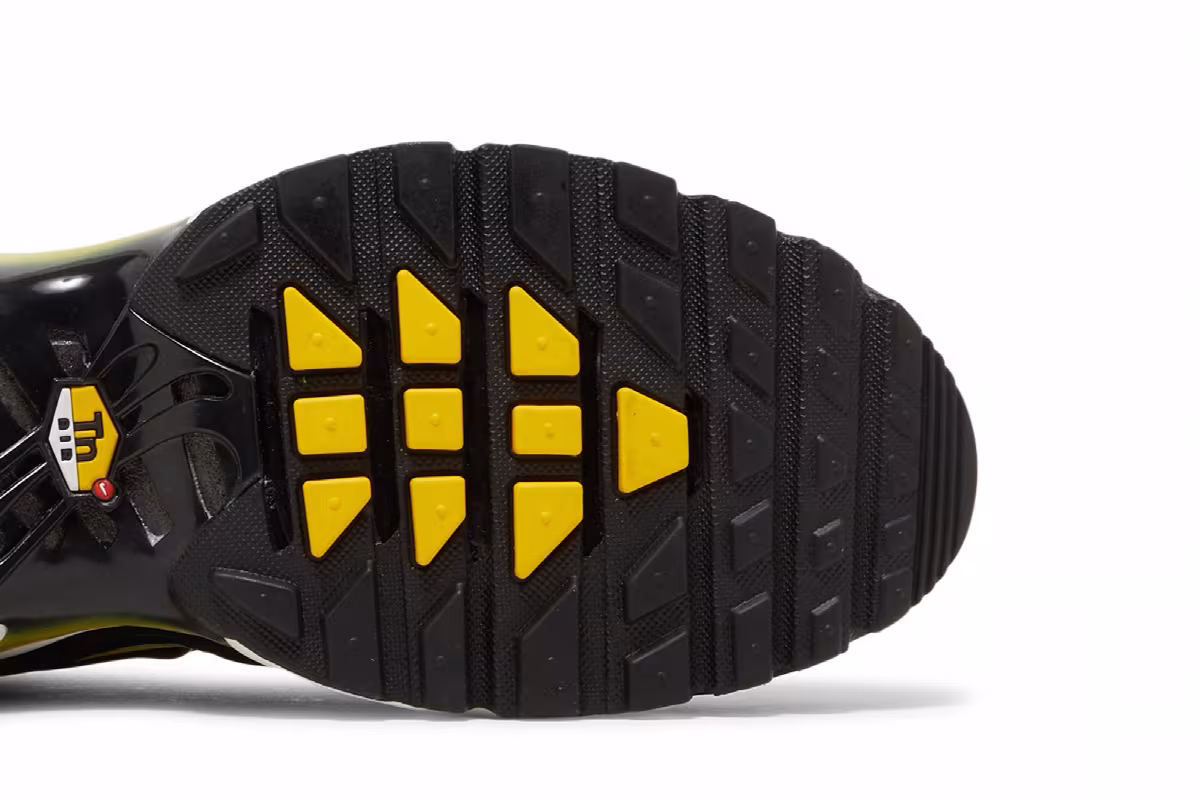 Nike Air Max Plus Black Tour Yellow, view 6