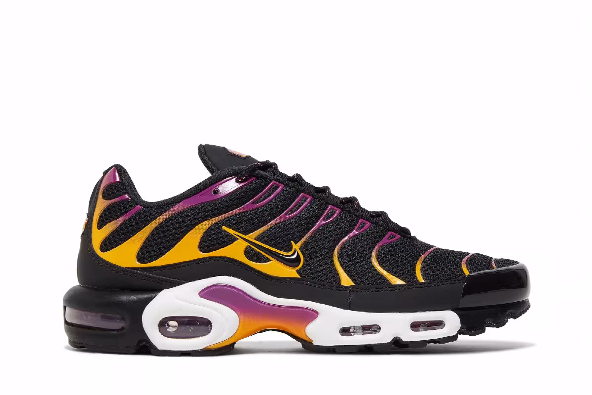 Nike Air Max Plus Black University Gold Viotech, view 2