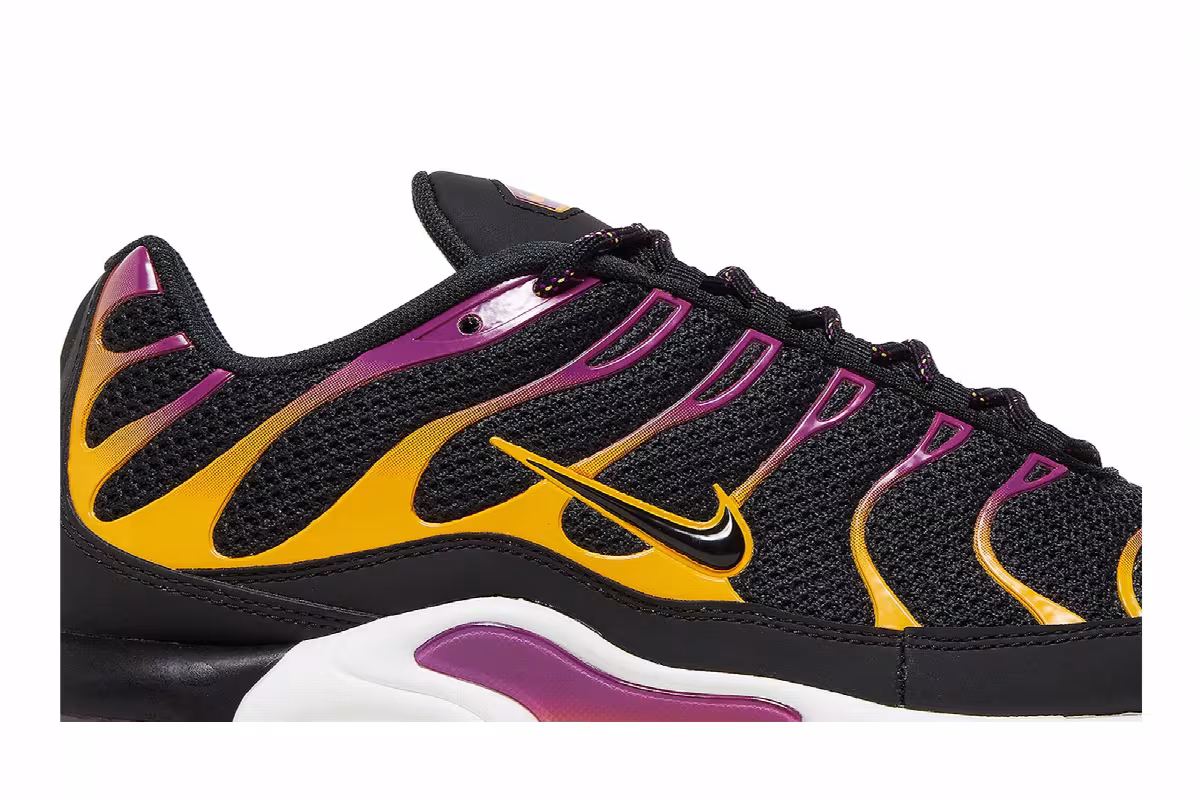 Nike Air Max Plus Black University Gold Viotech, view 3