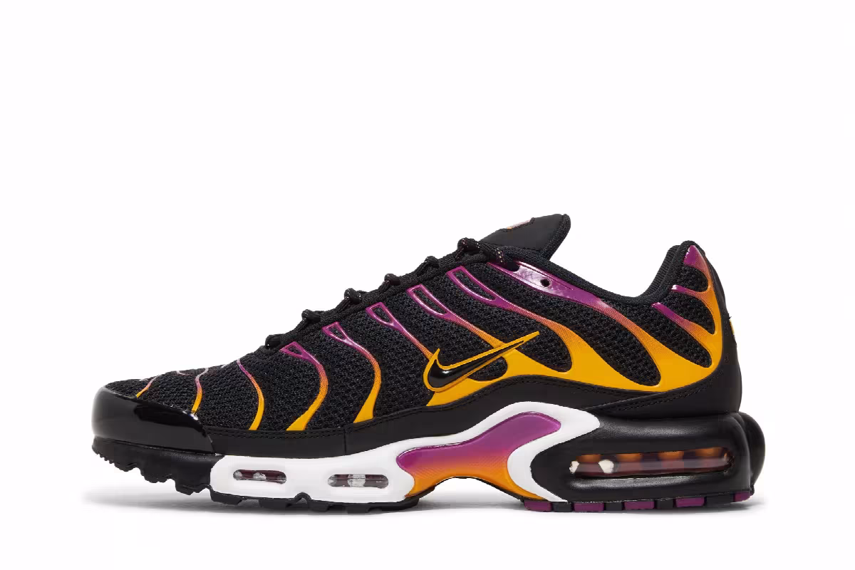 Nike Air Max Plus Black University Gold Viotech, view 4