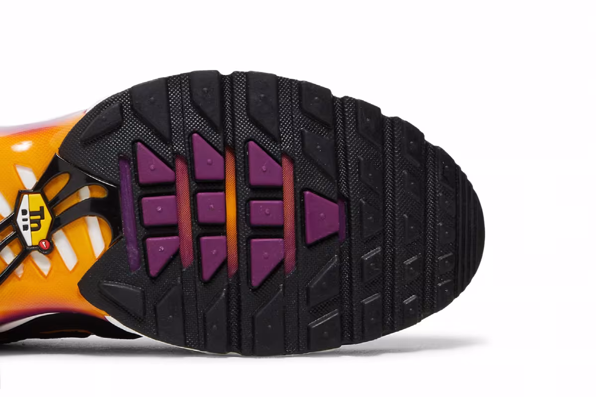 Nike Air Max Plus Black University Gold Viotech, view 6