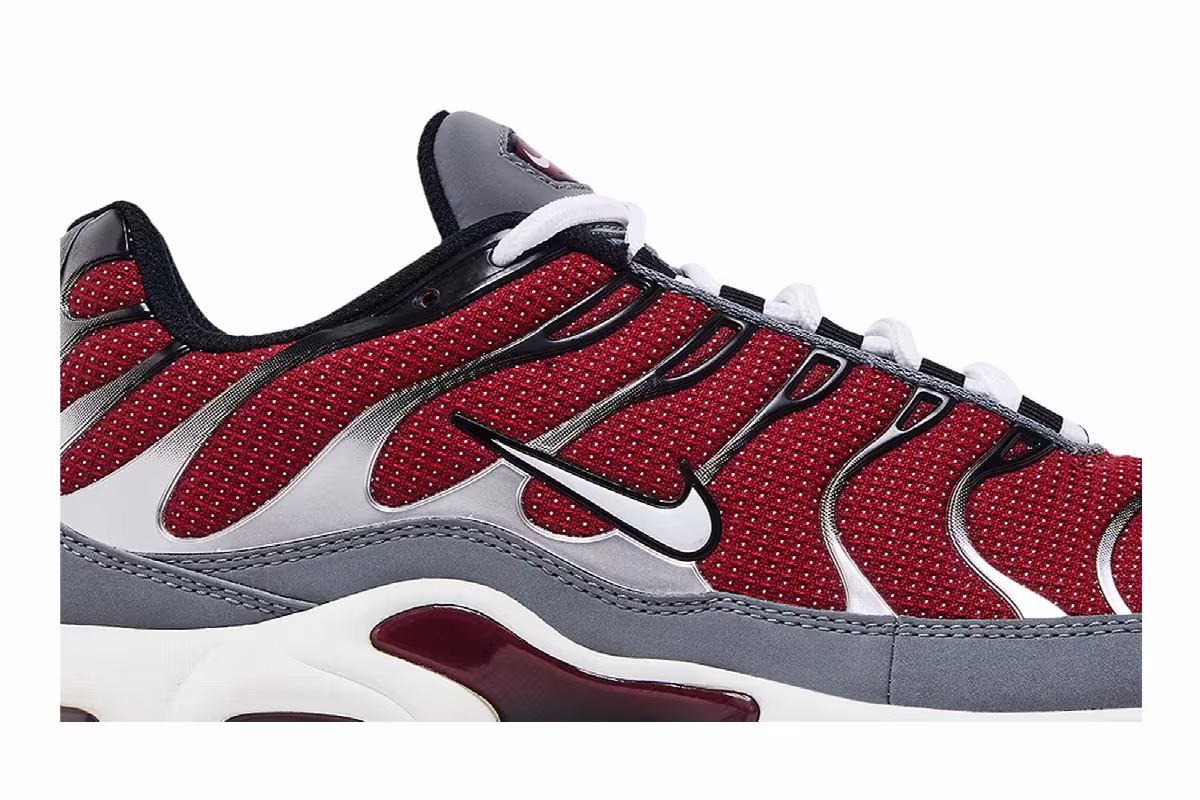 Nike Air Max Plus Team Red Cool Grey, view 3