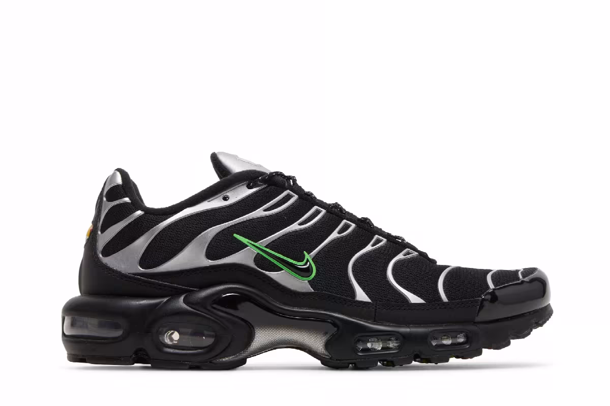 Nike Air Max Plus Black Silver Green Strike, view 2