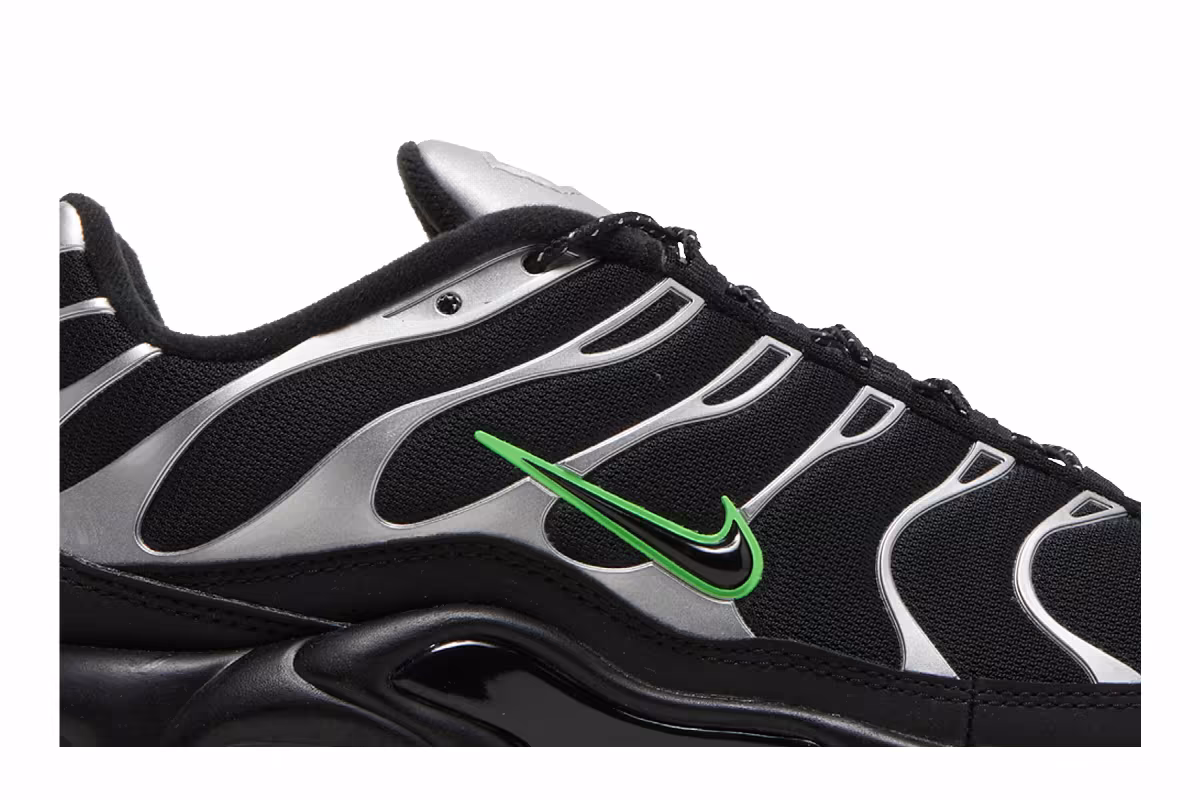 Nike Air Max Plus Black Silver Green Strike, view 3