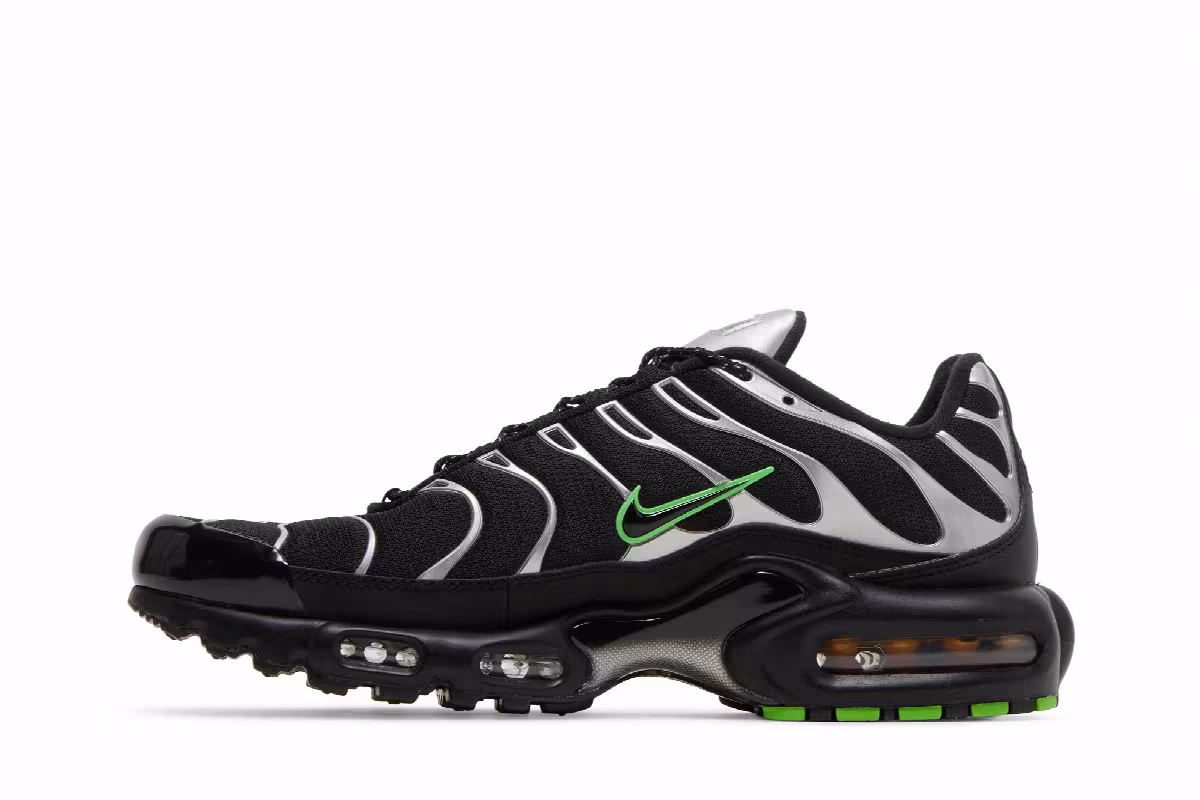 Nike Air Max Plus Black Silver Green Strike, view 4