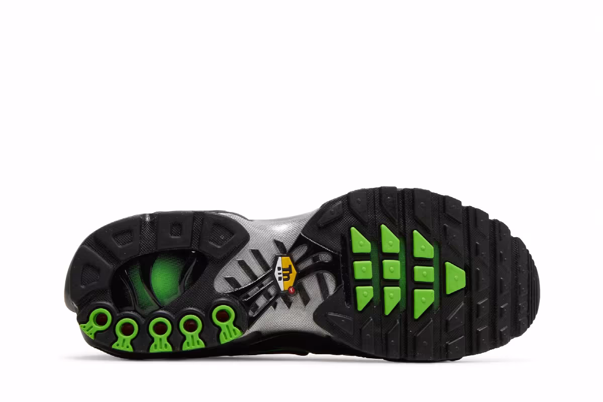 Nike Air Max Plus Black Silver Green Strike, view 5