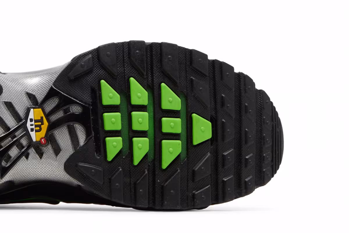 Nike Air Max Plus Black Silver Green Strike, view 6