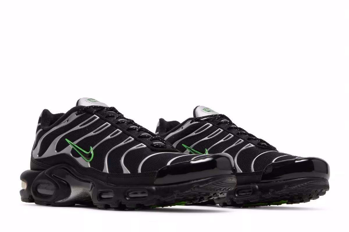 Nike Air Max Plus Black Silver Green Strike, view 9