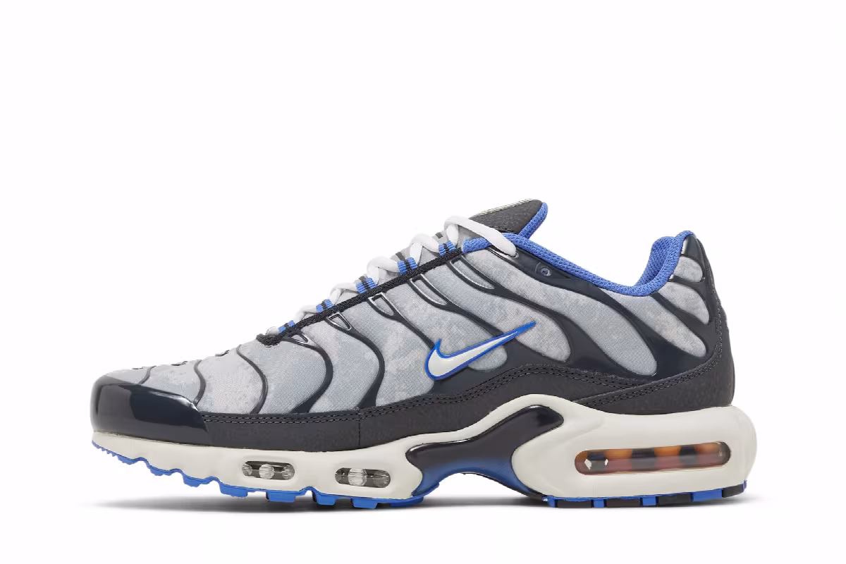 Nike Air Max Plus SE Social FC, view 4