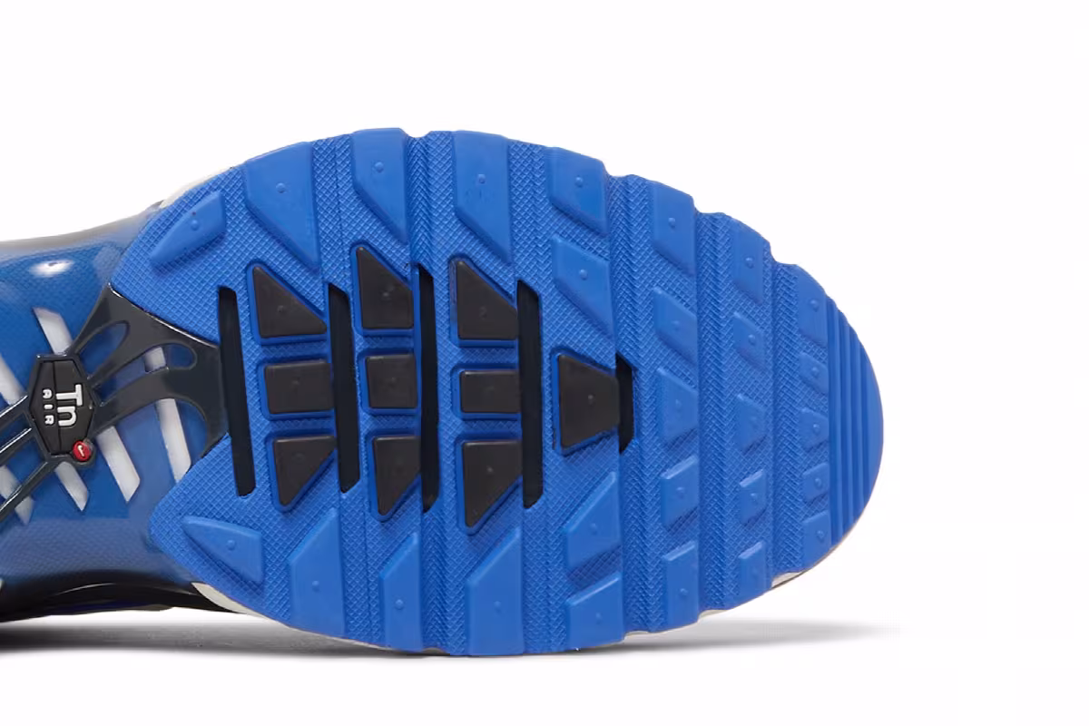 Nike Air Max Plus SE Social FC, view 6