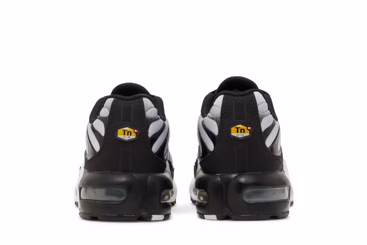 Nike Air Max Plus GS Black Metallic Silver, view 7