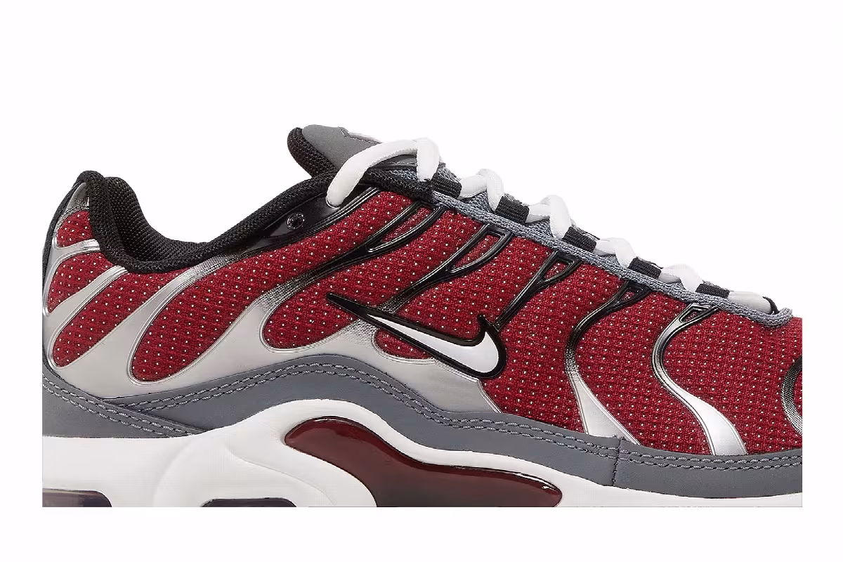 Nike Air Max Plus GS Team Red Cool Grey, view 3
