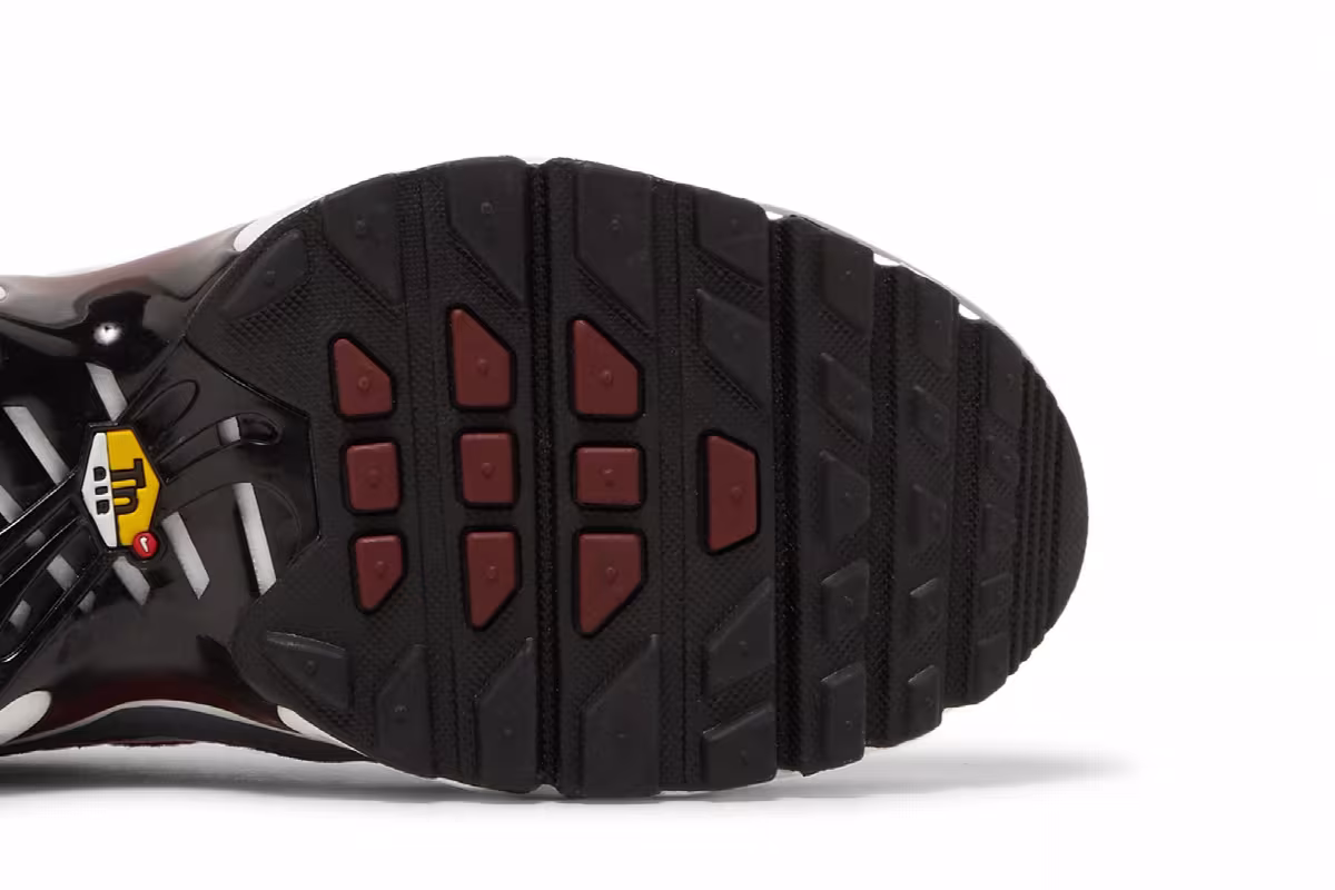 Nike Air Max Plus GS Team Red Cool Grey, view 6