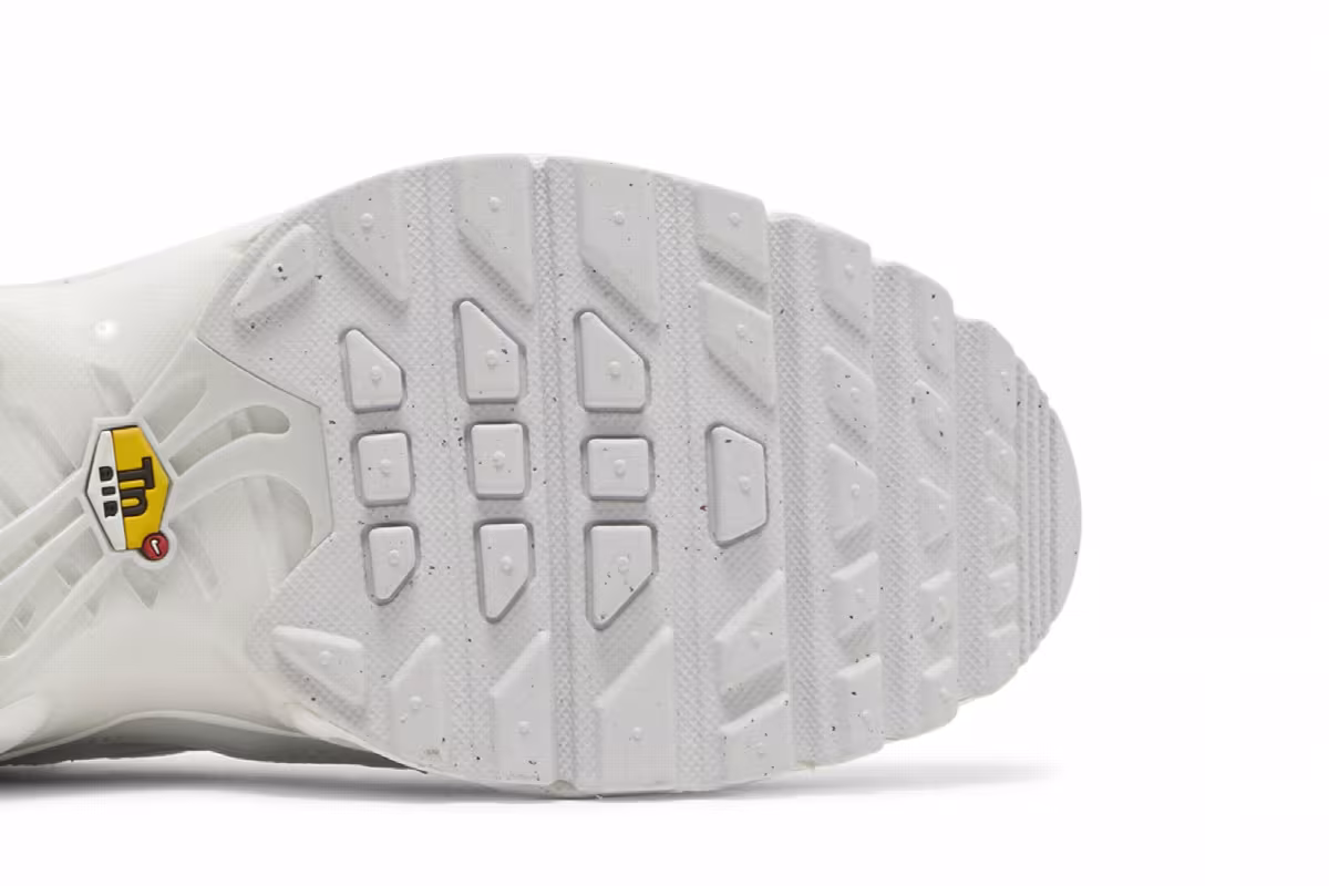 Nike Air Max Plus GS Aura White, view 6