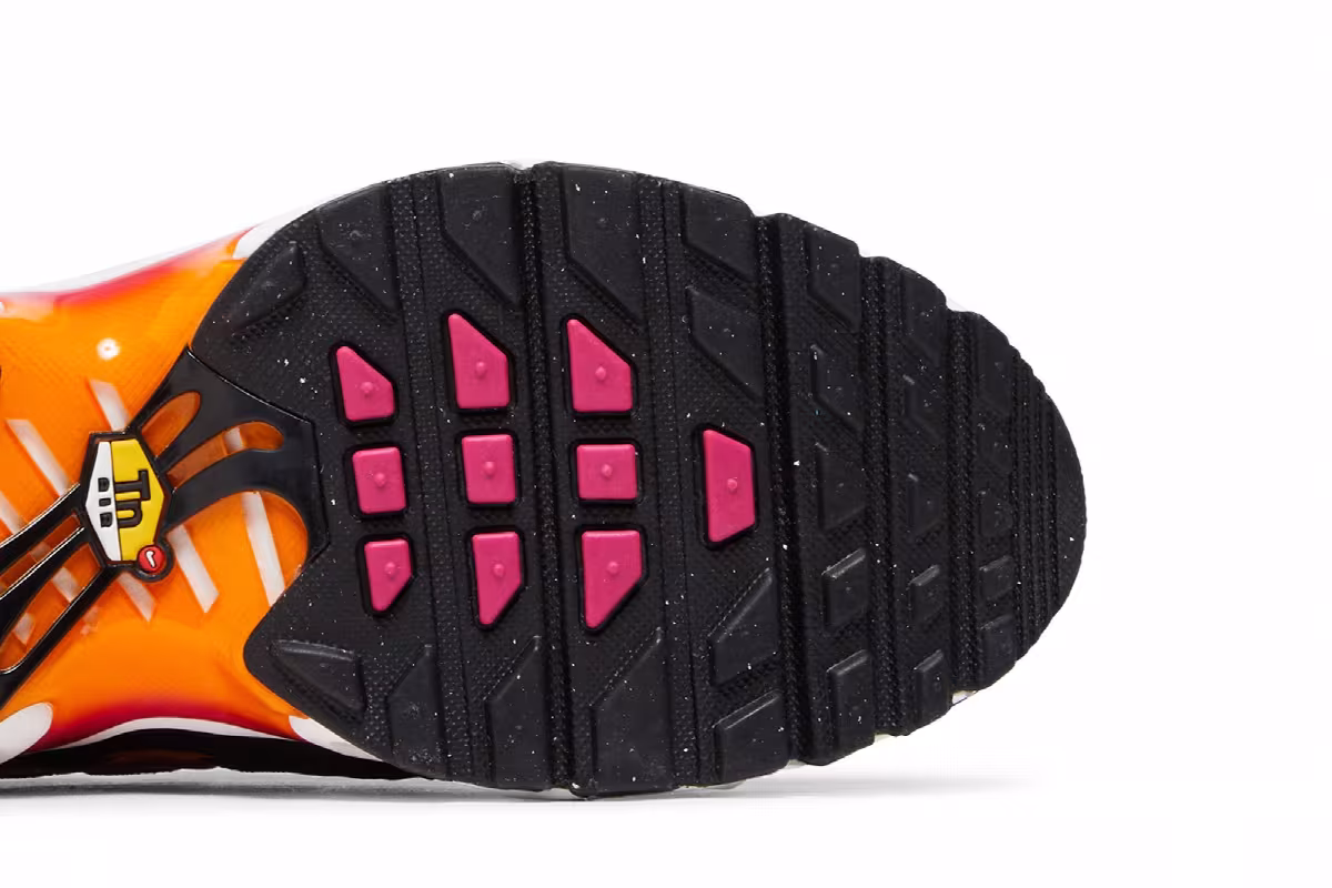 Nike Air Max Plus GS Black Active Pink, view 6