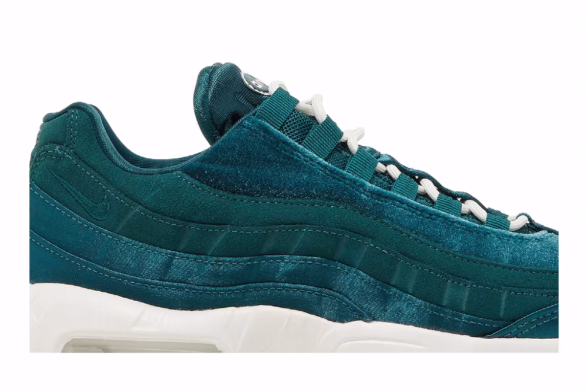 Nike Women's Air Max 95 Green Velvet, view 3