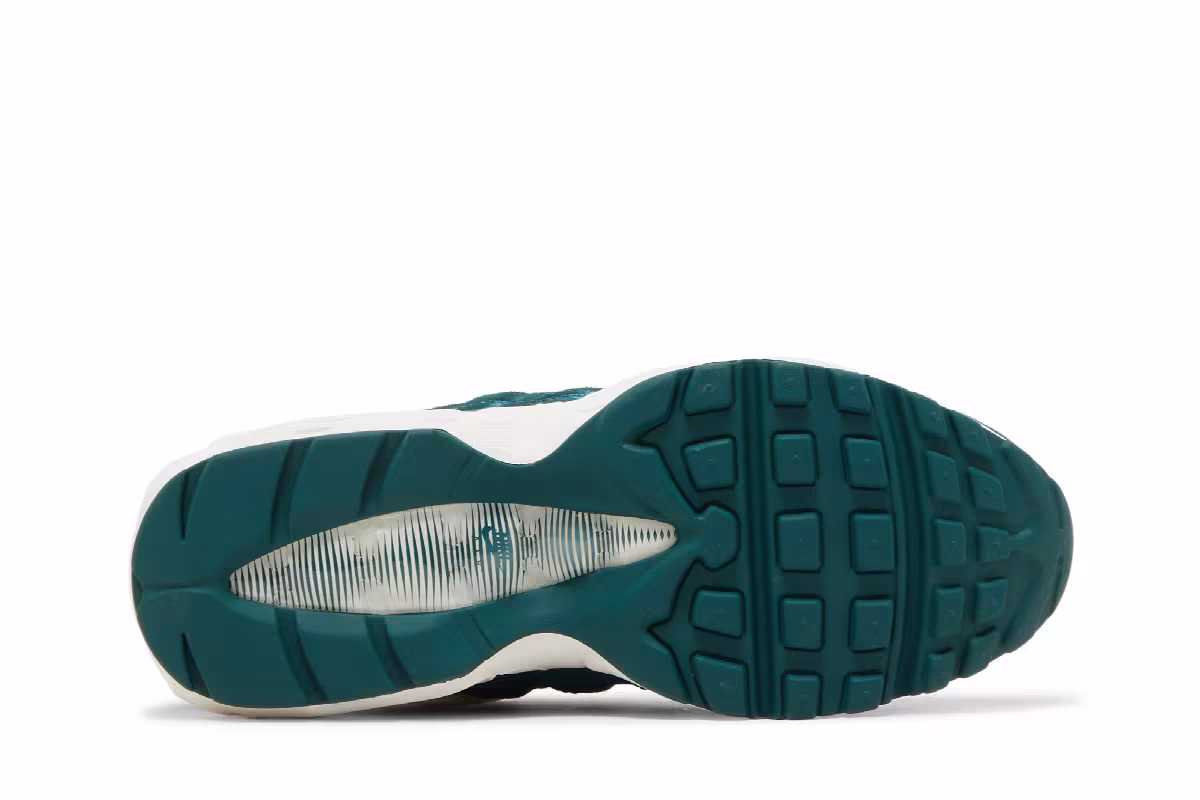 Nike Women's Air Max 95 Green Velvet, view 5