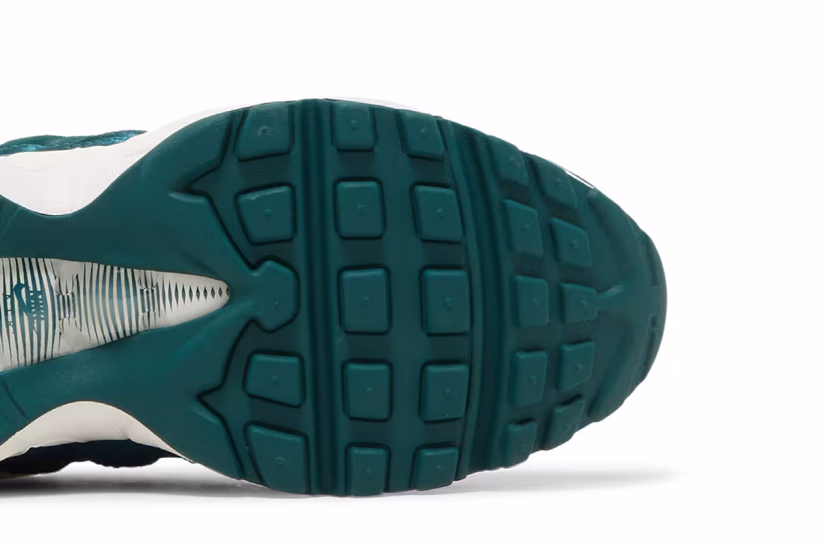 Nike Women's Air Max 95 Green Velvet, view 6