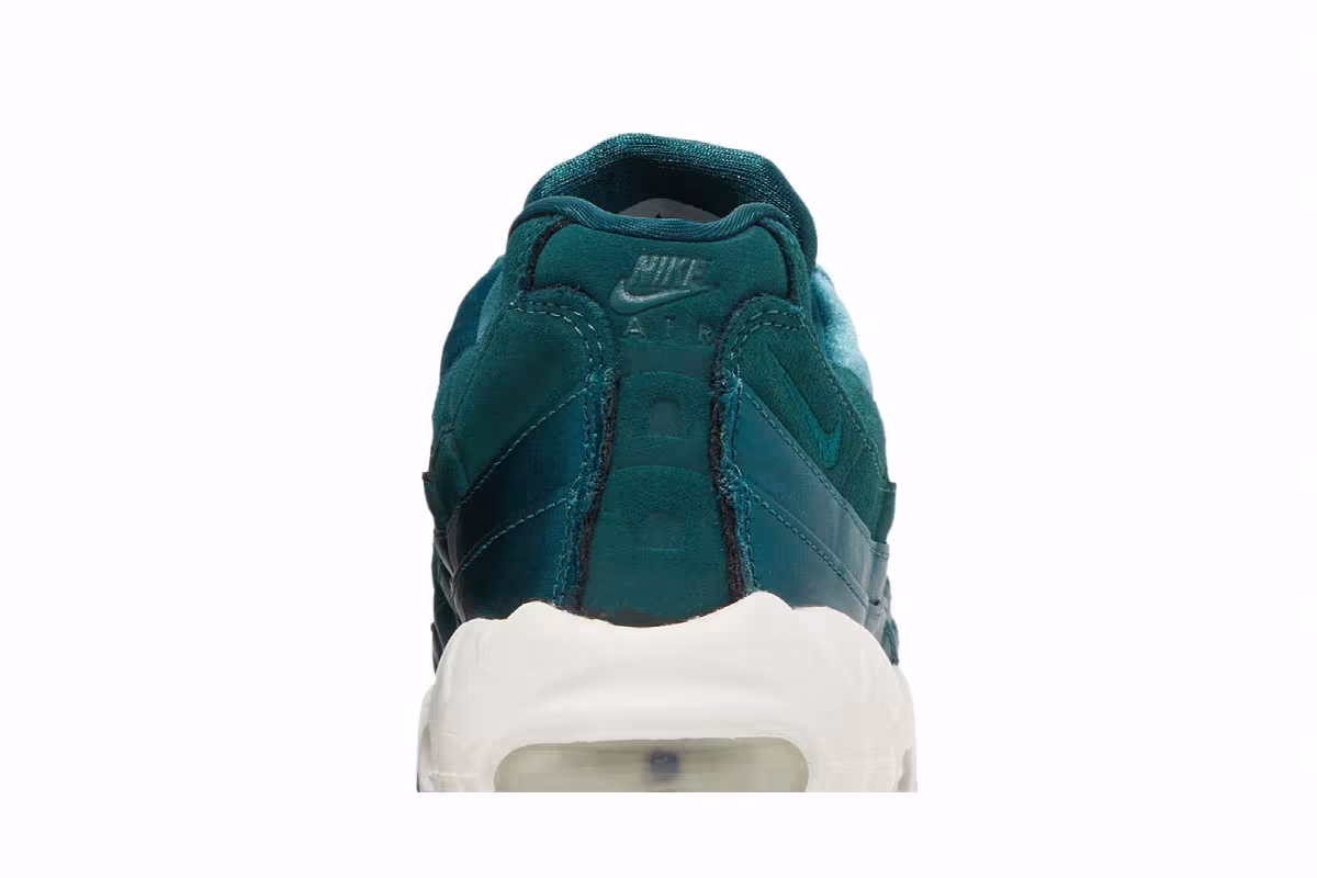Nike Women's Air Max 95 Green Velvet, view 8