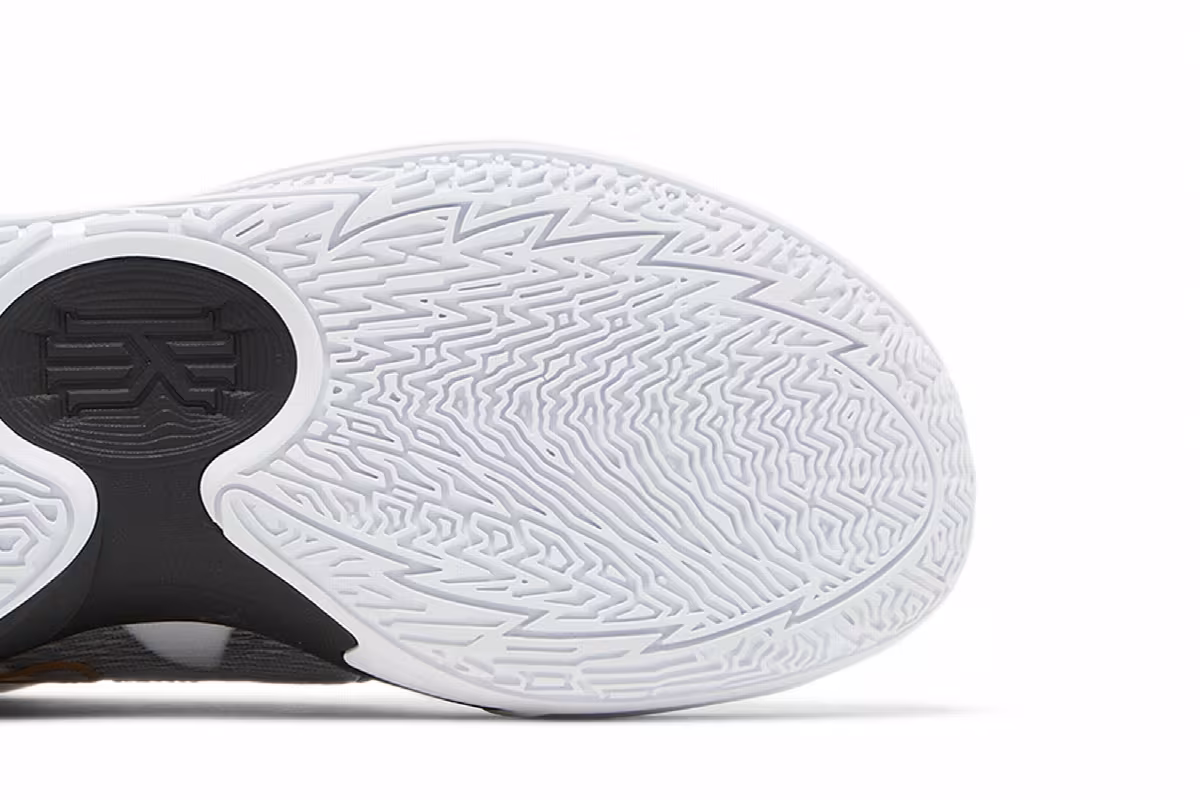 Nike Kyrie Low 5 White Black Metallic Gold, view 6