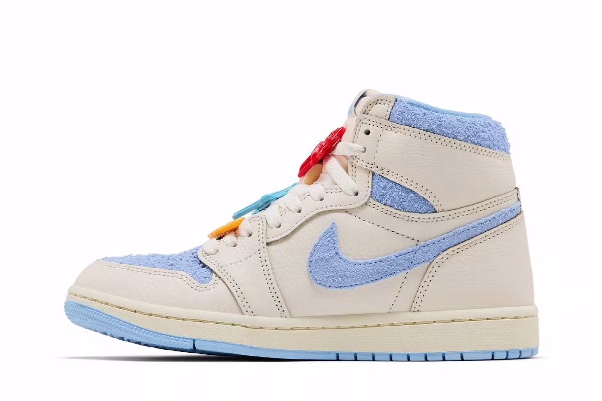 Women's Air Jordan 1 High OG Pale Ivory Psychic Blue, view 4