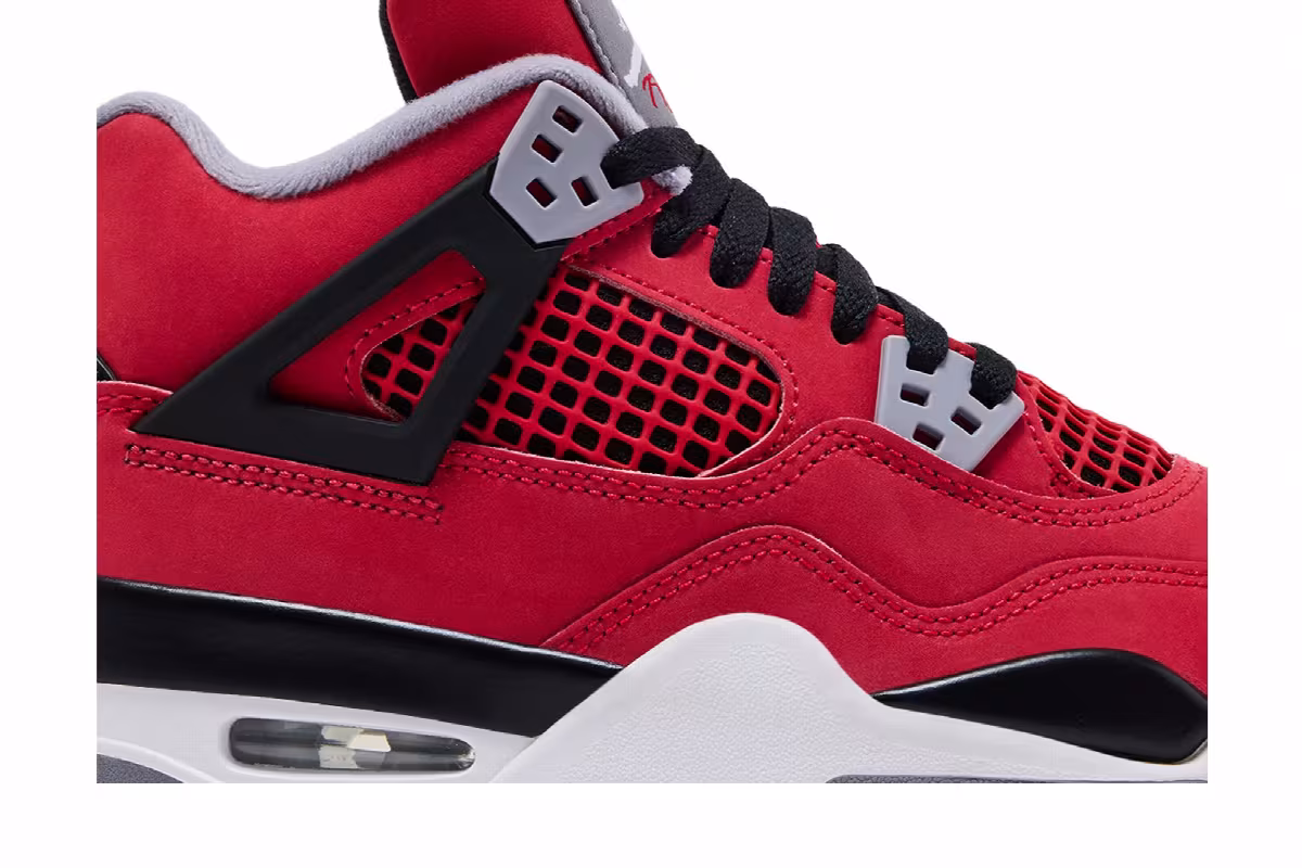 Air Jordan 4 GS Toro Bravo 2026, view 3