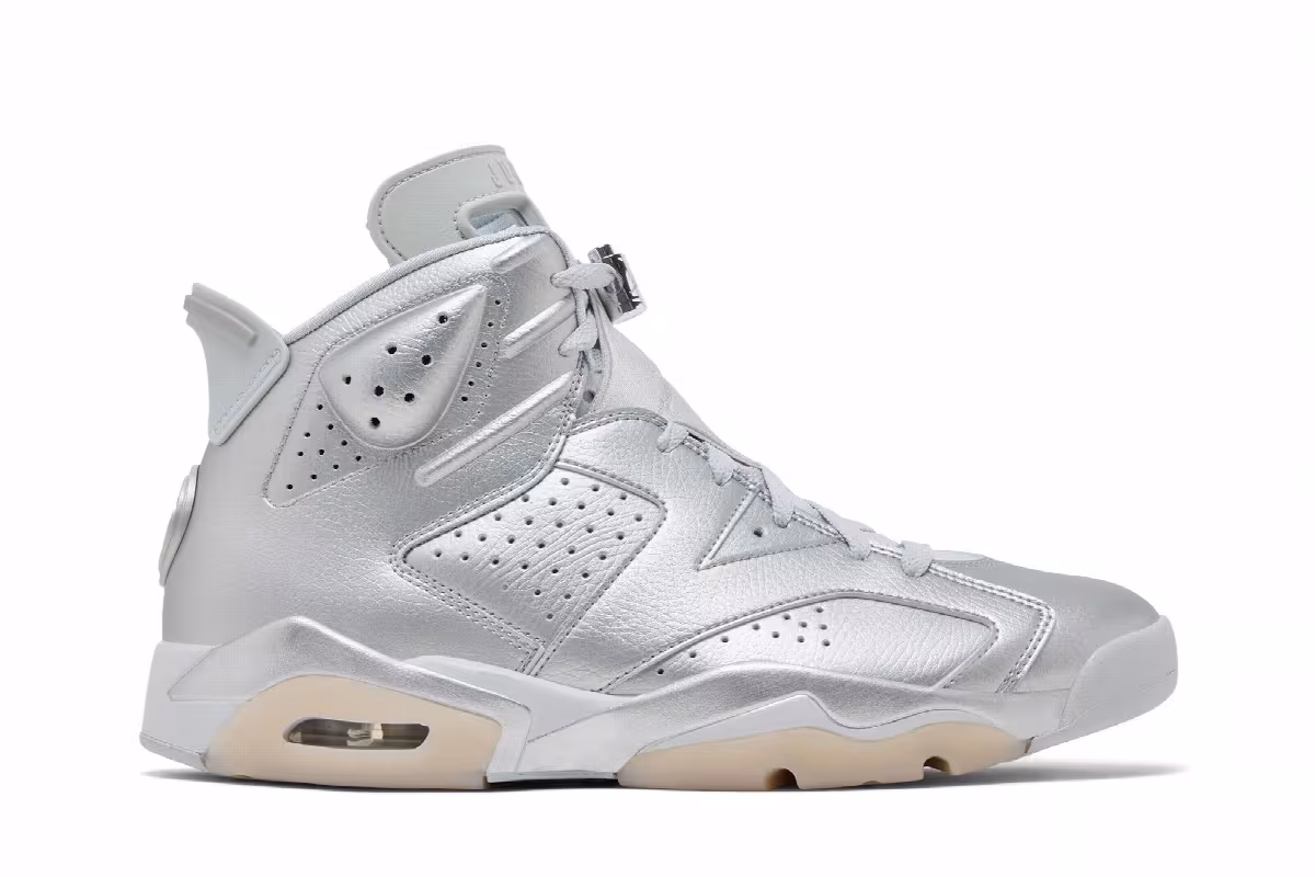 Paris Saint-Germain x Air Jordan 6 Silver, view 2