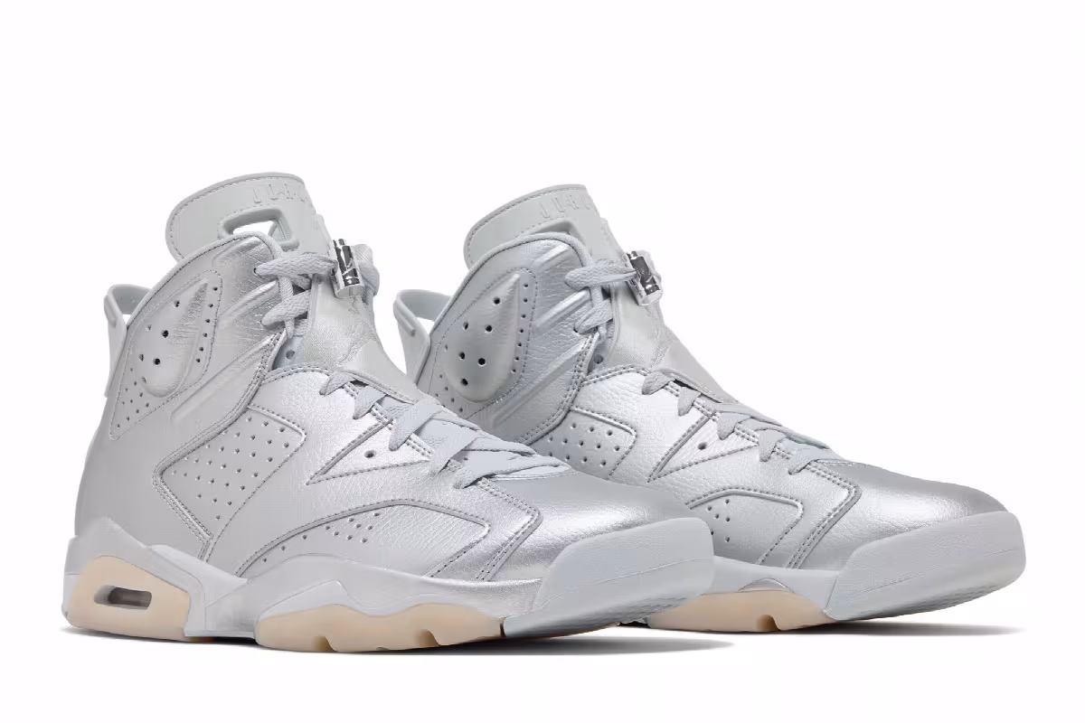 Paris Saint-Germain x Air Jordan 6 Silver, view 9