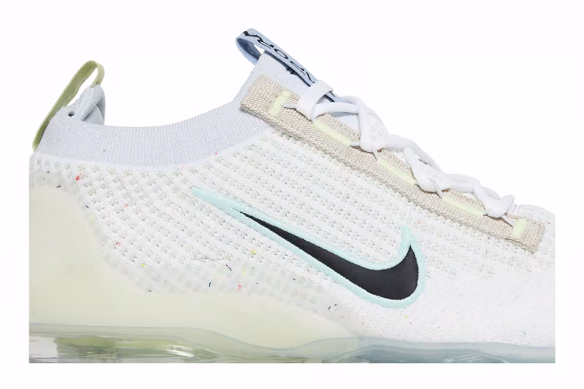 Nike Air VaporMax 2021 Flyknit Mismatched Swoosh - White, view 3