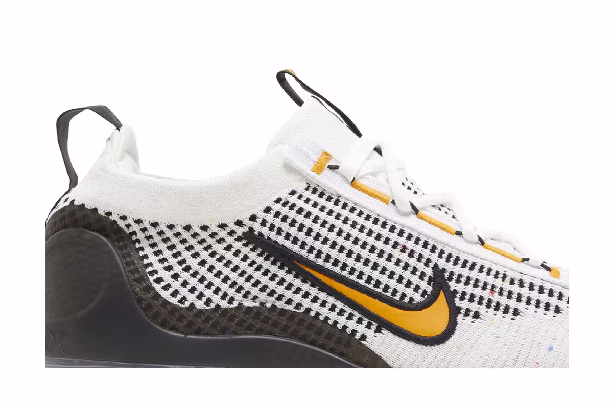 Nike Air VaporMax 2021 Flyknit White Kumquat, view 3