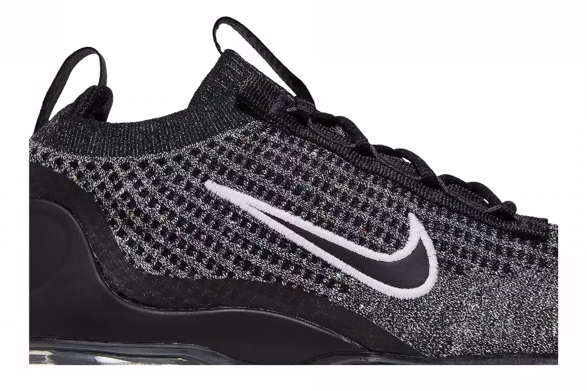 Nike Air VaporMax 2021 Flyknit GS Oreo, view 3