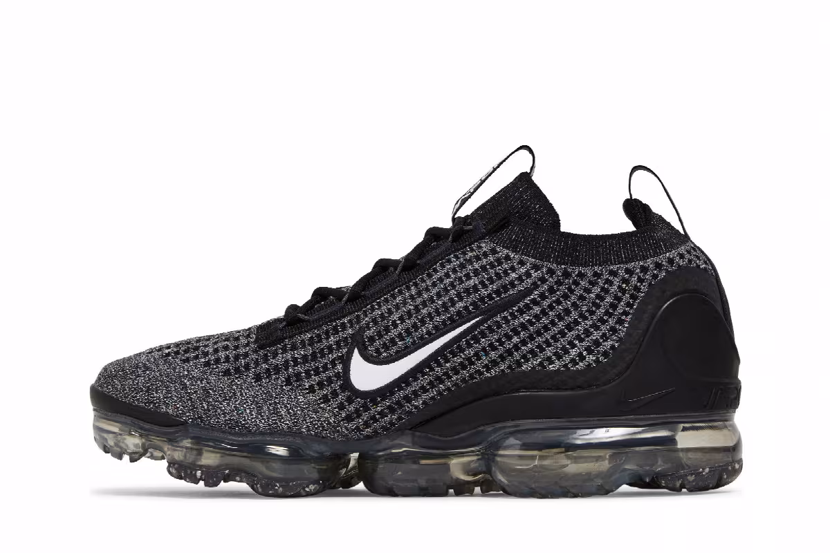 Nike Air VaporMax 2021 Flyknit GS Oreo, view 4