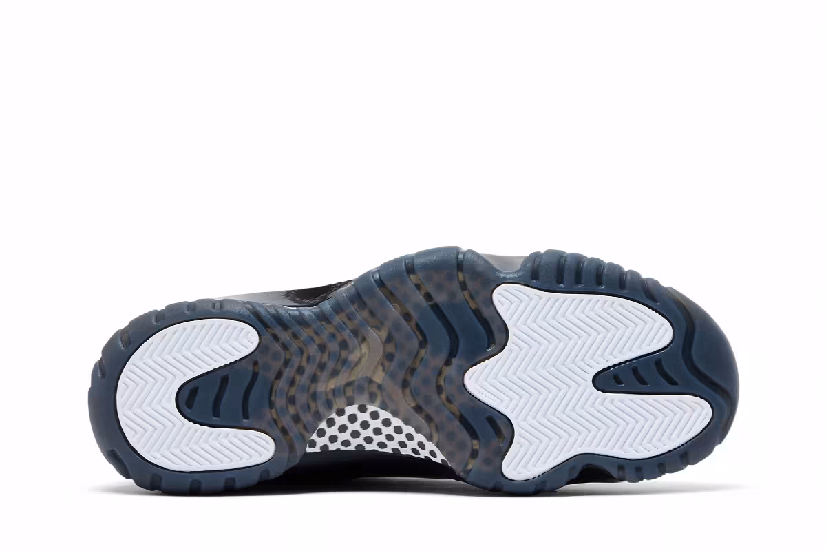 Comme des Garçons x Air Jordan 11 Black, view 5