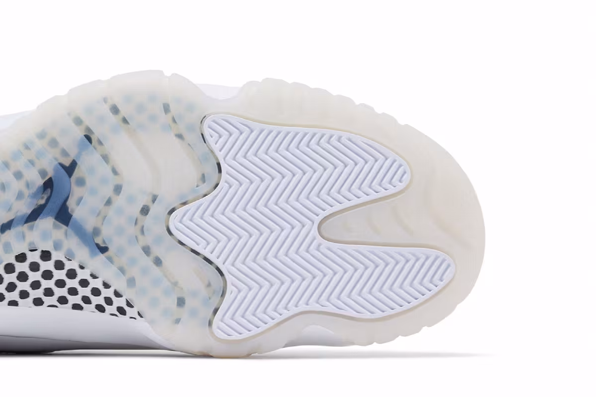 Comme des Garçons x Air Jordan 11 White, view 6