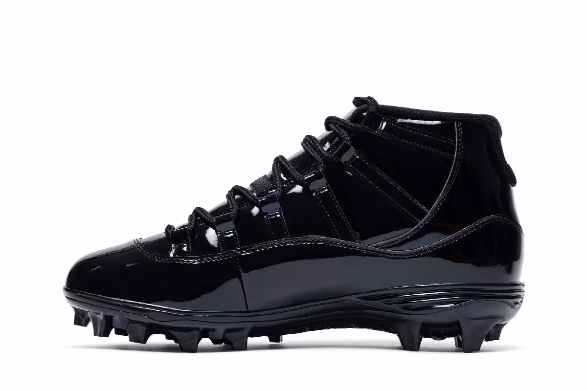 Air Jordan 11 Mid TD Cleat Patent Black, view 4