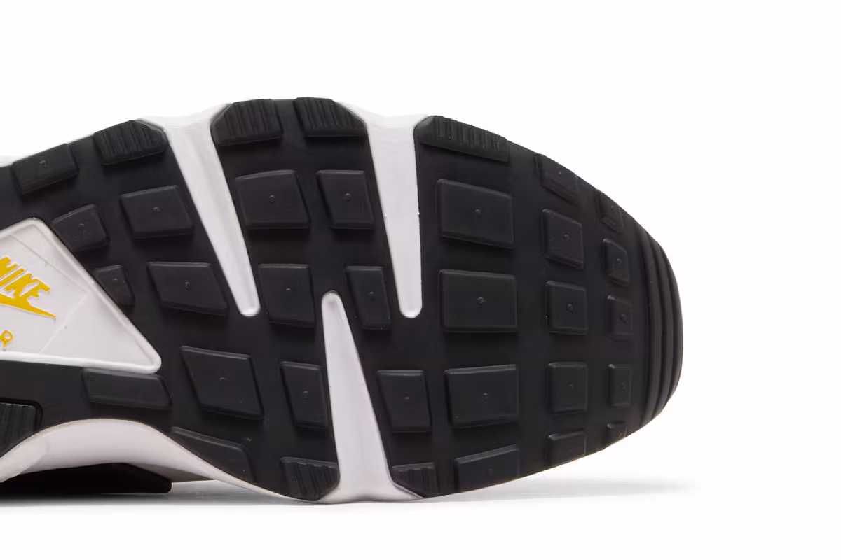 Nike Air Huarache Michigan, view 6