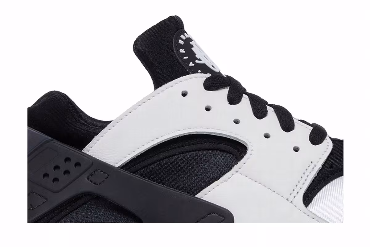 Nike Air Huarache White Black, view 3