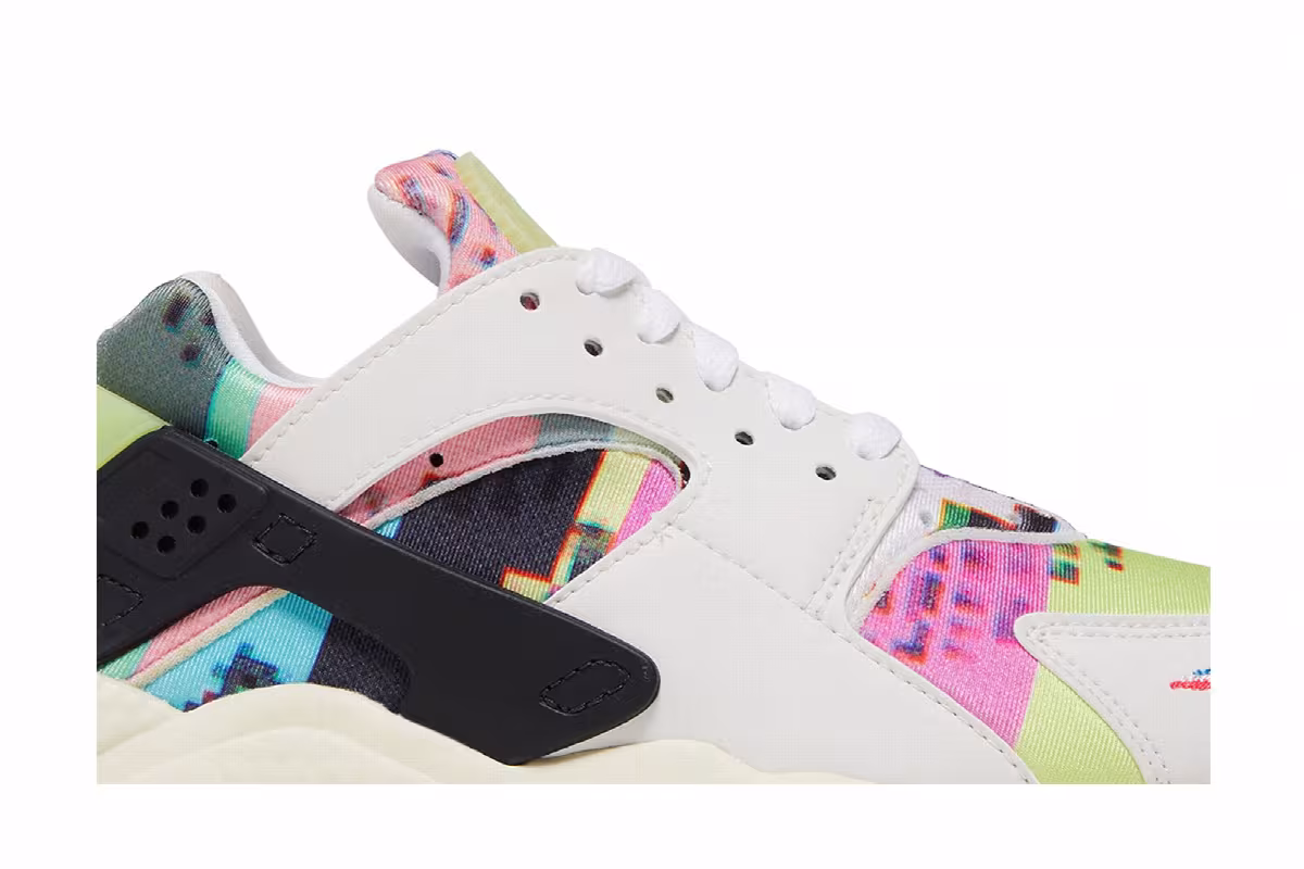 Nike Women's Air Huarache Pixel, view 3