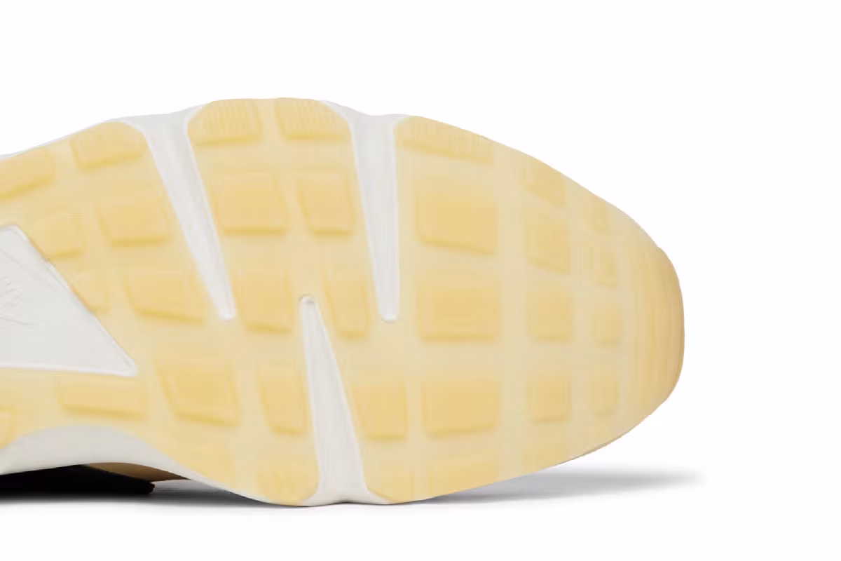 Nike Air Huarache Yin Yang, view 6