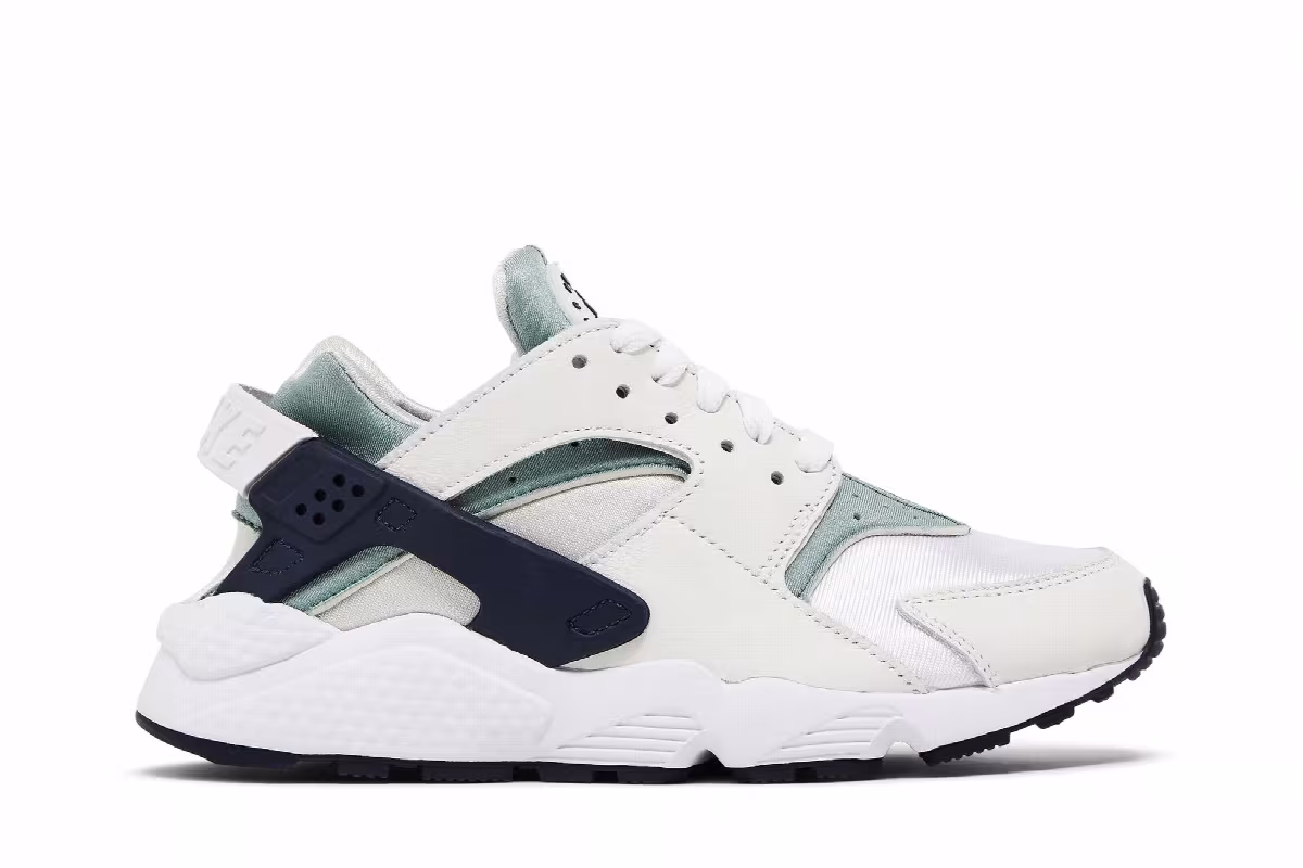 Nike Women's Air Huarache Photon Dust Mica Green, view 2