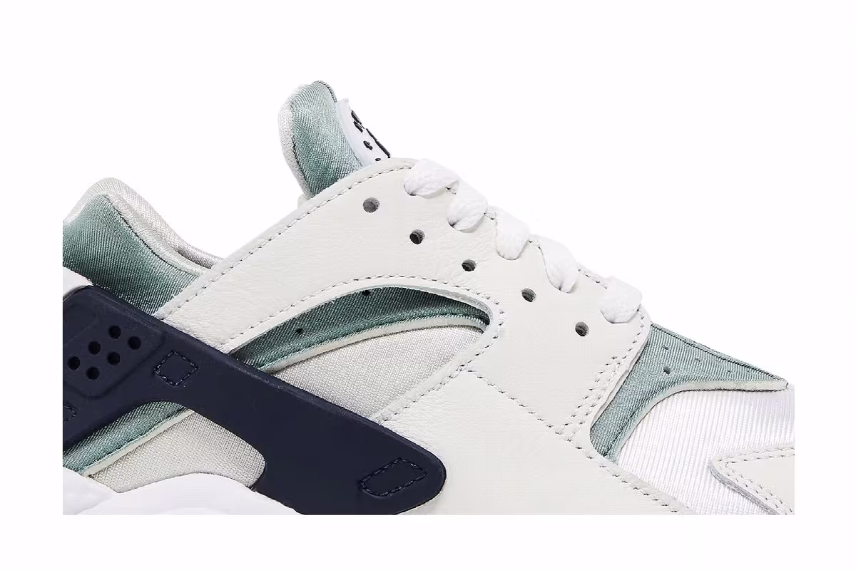 Nike Women's Air Huarache Photon Dust Mica Green, view 3