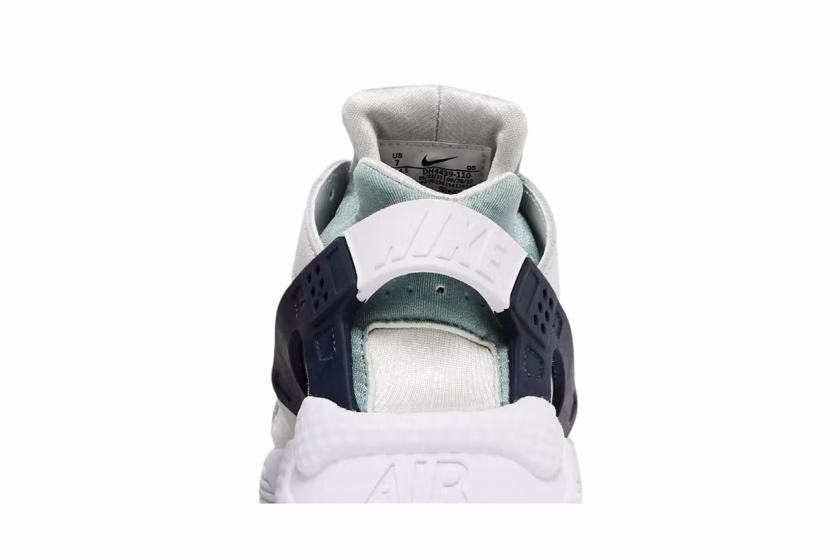 Nike Women's Air Huarache Photon Dust Mica Green, view 8